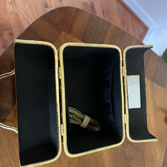 Gold Metallic Women's Handbag - Picture 4 of 7